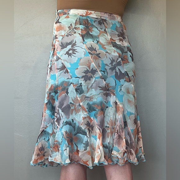 Silk Floral skirt by Manyus beautiful preloved condition - Picture 4 of 8